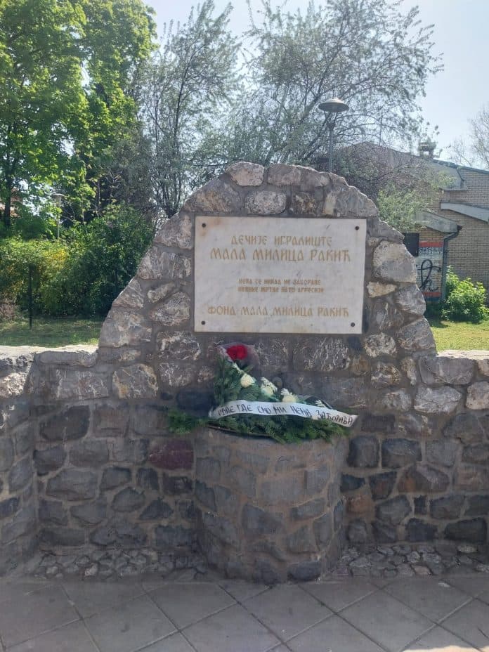Položen venac u Batajnici: Sećanje na Milicu Rakić ne bledi ni posle 27 godina